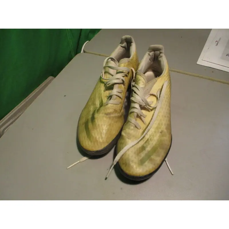 Used Adidas Indoor Soccer Shoes Size 8.5