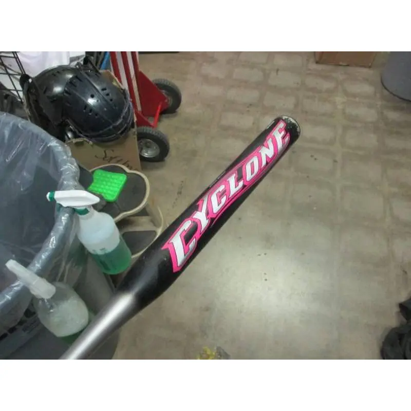 Used Easton Cyclone 32" -9 Softball Bat