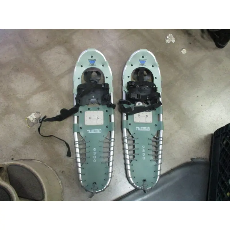 Used Grizzly Ridge Outfitters Size 30'' Snowshoes With Poles